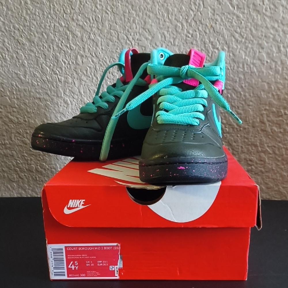 Nike Kids' Court Borough Mid 2 Boot